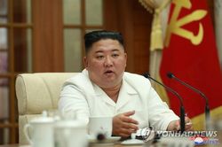Ông Kim Jong-un tái xuất, xua tan tin đồn hôn mê
