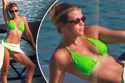 Nàng mẫu 9x Sofia Richie thả dáng gợi cảm với bikini màu xanh lá