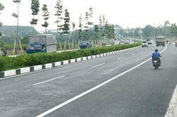 Bình Dương đẩy nhanh tiến độ dự án đầu tư công, hỗ trợ DN nhỏ và vừa