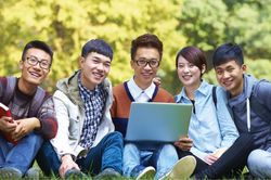 Các bạn tân sinh viên ơi, những bí kíp sau đây sẽ giúp bạn sống sót qua thời Đại học đấy nhé!