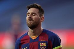 HLV Koeman nói thẳng mặt Messi: 'Đặc quyền của cậu ở Barca đã hết'