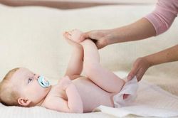 Trẻ sơ sinh bị tiêu chảy, phải làm sao?