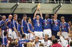 Ligue 1 đi trước, các cựu danh thủ Pháp đến Việt Nam