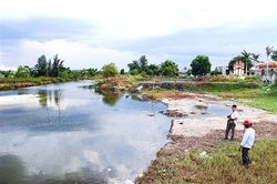 Kè sông Bầu Bợm sạt lở nặng, người dân lo lắng