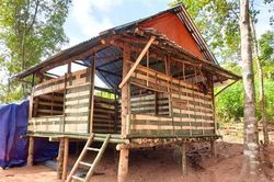 Sửa chữa, gia cố các chốt phòng, chống COVID-19 dọc biên giới