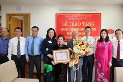 Hà Nội: Trao Huy hiệu 70 năm tuổi Đảng cho giáo sư Đặng Hữu và nhạc sĩ Phạm Tuyên