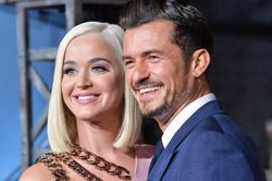 Katy Perry sinh con