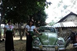 Người phụ nữ duy nhất ở miền núi phía Bắc Việt Nam chơi xe Volkswagen cổ