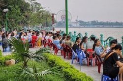 Trách nhiệm với ai?