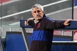 Học theo Messi, HLV Setien cũng gửi 'mật thư' tới Barcelona