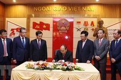 Thu hút tối đa nguồn lực bên ngoài, gắn với phát huy nội lực để phát triển nhanh, bền vững
