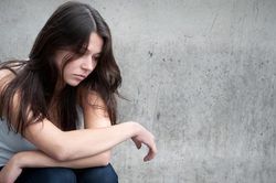 Nhìn chị dâu khóc nức nở trong phòng ngủ, tôi lo lắng hỏi chuyện để rồi khi nghe những lời chị nói, tôi đã hiểu tại sao mẹ lại già nhanh thế