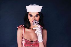 Nhan sắc Selena Gomez trong MV 'Ice Cream'
