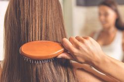 4 thói quen giúp hạn chế rụng tóc