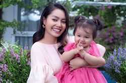 Lần đầu ca sĩ Nguyễn Ngọc Anh khoe ảnh con gái xinh như búp bê