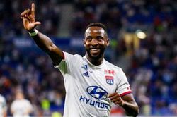 Barca muốn mua Moussa Dembele để thay thế Luis Suarez