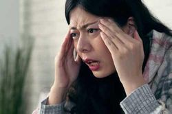 Vô tình nghe được cuộc nói chuyện giữa hai người giúp việc về tiền lương, tôi chạy về hỏi chồng thì nhận được câu trả lời 'mặn chát'