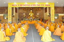 TP.HCM : Trường hạ Hệ phái Khất sĩ tạ pháp an cư PL.2564