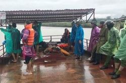 Lật thuyền trên sông Sê San, 3 người thoát chết, 1 người mất tích