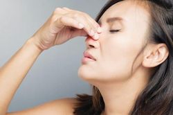Viêm mũi dị ứng, dùng thuốc gì?
