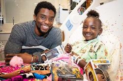 Cảm động khi 'Black Panther' Chadwick Boseman tiếp thêm sức mạnh cho trẻ mắc bệnh ung thư