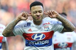 Memphis Depay lập hat-trick đầu tiên ở Ligue 1 mùa này