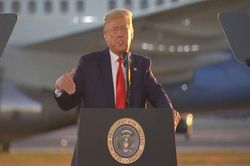 Tổng thống Trump chỉ trích người biểu tình tại Washington là 'côn đồ'