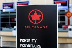 Canada kéo dài lệnh cấm người nước ngoài nhập cảnh