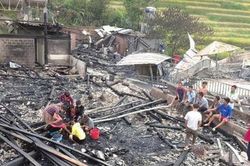 Lào Cai: 5 nhà dân cháy rụi trong đêm, 1 người thiệt mạng