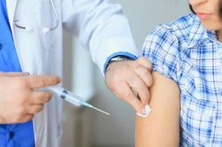 Việt Nam có thể tiêm thử nghiệm vắc xin COVID-19 trên người vào tháng 12