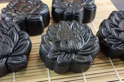 Công thức làm bánh Trung thu than tre bằng bếp ga, không cần lò nướng