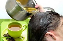 'Cứu nguy' mái tóc khô xơ, hư hại kỳ diệu chỉ với một nắm trà xanh
