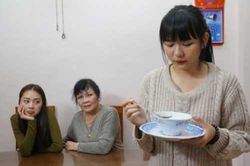 Mẹ chồng bênh dâu út chằm chặp, nhưng gặp lúc sa cơ lỡ vận mới òa khóc nức nở vì thấm thía câu nói của dâu trưởng