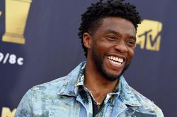 Tập thể fan Marvel Việt Nam khóc cạn nước mắt khi 'vị vua Wakanda' Chadwick Boseman qua đời
