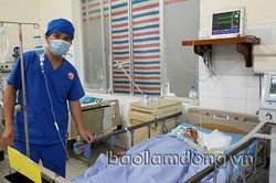 Bị chém trọng thương khi đang ngủ trong quán nước