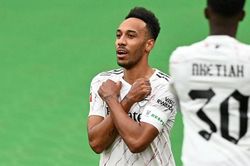 Aubameyang tưởng nhớ 'Chiến binh Báo đen' Chadwick Boseman