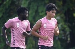 Thể hình Văn Hậu không thua kém ngoại binh người Uganda