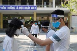 11.000 thí sinh ở Đà Nẵng đi lấy mẫu xét nghiệm Covid-19