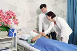 Anh Mến thổn thức cảm xúc khi Ốc Thanh Vân bất ngờ ghé thăm