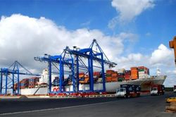 Nghịch lý Logistics Việt Nam: Cảng biển nội địa, hãng tàu ngoại hưởng lợi
