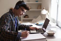 Sẵn sàng 'nâng cấp' bản thân với những khóa học kỹ năng online độc - lạ!