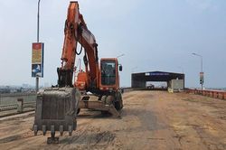 Bộ trưởng Thể không hài lòng về tiến độ sửa cầu Thăng Long