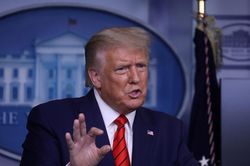 Tỷ lệ ủng hộ ông Trump tái cử sụt giảm trong quân đội