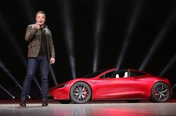 Vượt Mark Zuckerberg, Elon Musk trở thành người giàu thứ ba thế giới