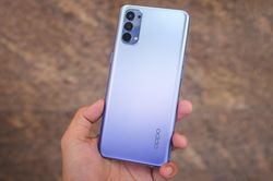Chi tiết Oppo Reno4 phiên bản tím khói