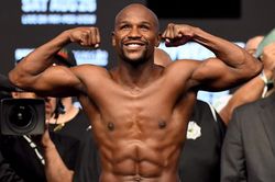 Mayweather duy trì vóc dáng nhờ tập luyện