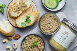 Hai phụ nữ ở Long An ngộ độc pate Minh Chay