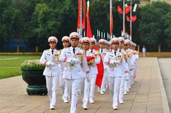 Thiêng liêng nghi lễ thượng cờ tại Quảng trường Ba Đình