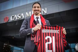 Ibrahimovic chốt tương lai tại AC Milan, đổi số áo đấu