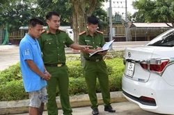Siết cổ tài xế taxi để cướp tài sản
